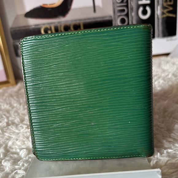 Louis Vuitton Green Epi Bi Fold Wallet - Picture 2 of 9
